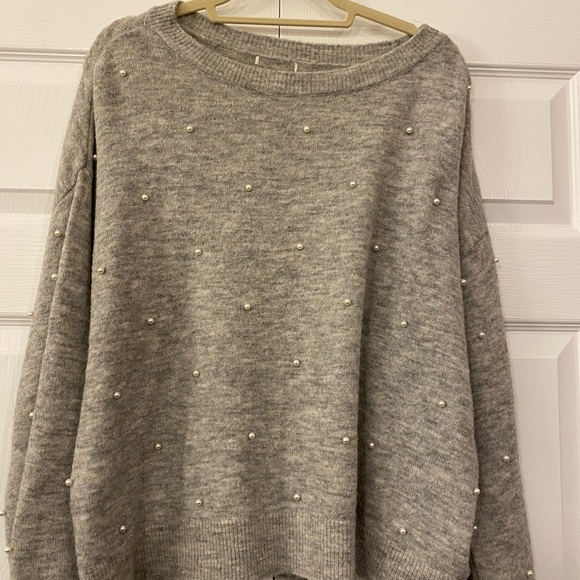 H&M Pearl and Gray Sweater - Picture 1 of 1